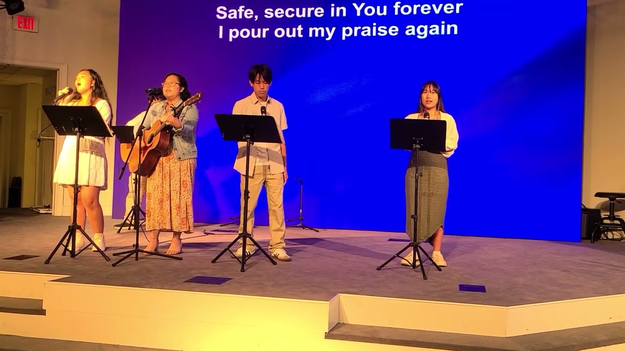 Victory Hmong Alliance Church Praise & Worship. 