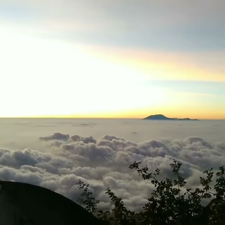 Nosstress ft Sandrayati Fay ~ kita . Story wa pendaki gunung- sunrise Gunung Merbabu