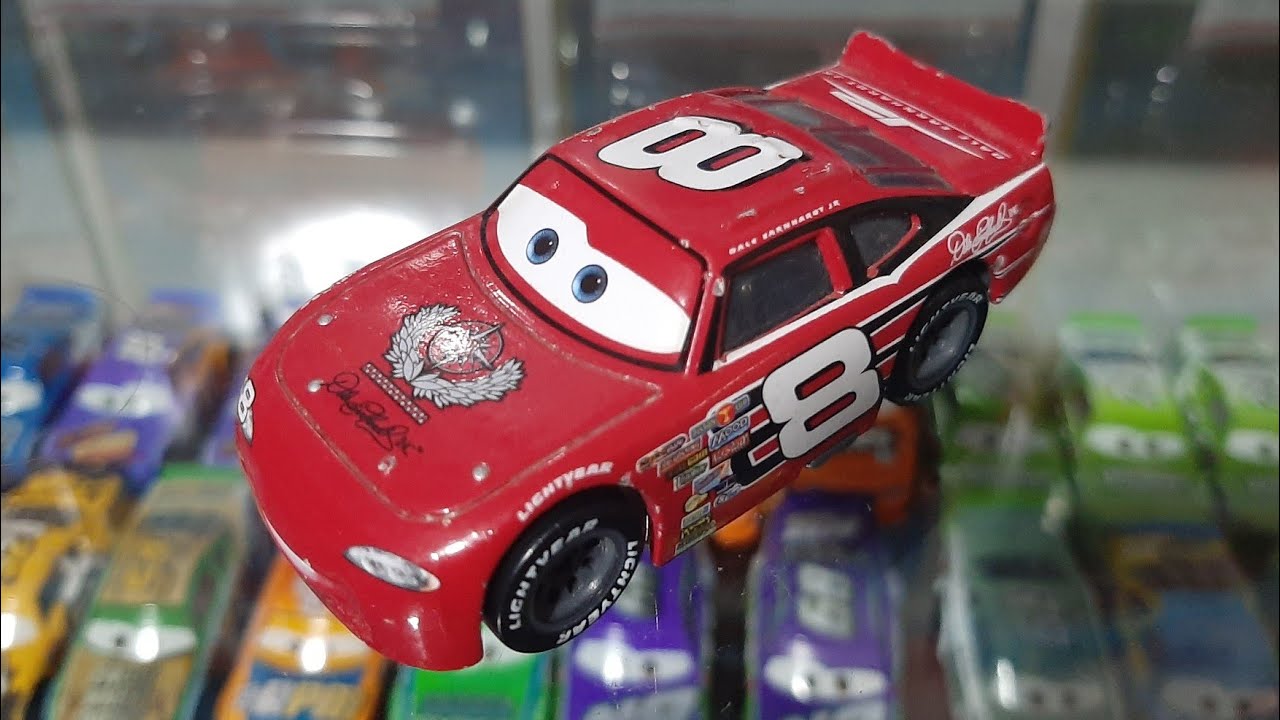 Mattel Disney/Pixar Cars 3 Dale Earnhardt, Jr. (Piston Cup Racer