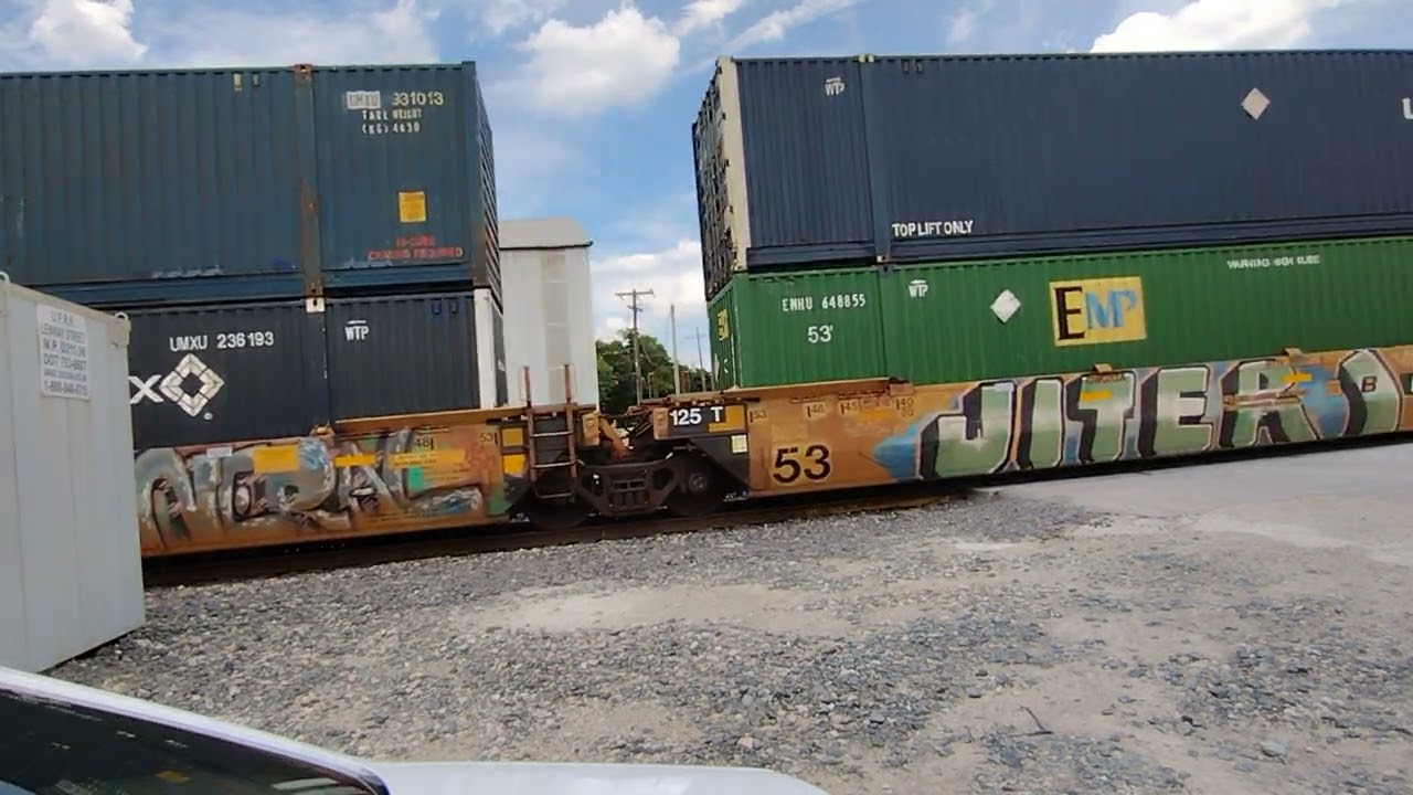 UP 8601 Going through South Dallas and then stop