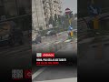 Maltempo a Roma: crollano i pali, strade e auto colpite 🌬️🚧