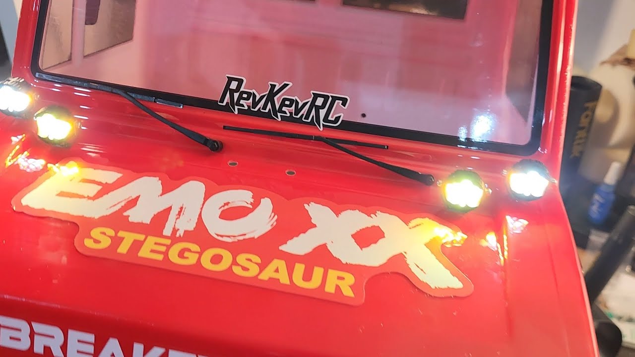 На Cross RC EMO XX 4x4 Rally установлены яркие светодиодные модули! Разблокирована новая функция ...