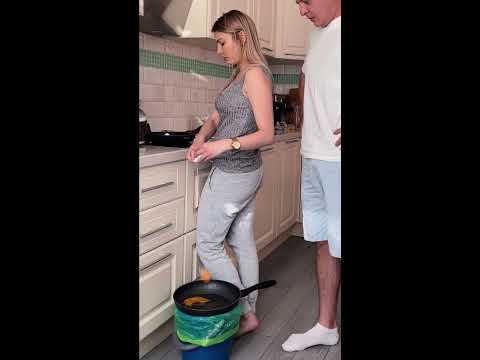Подождём её маму? - YouTube