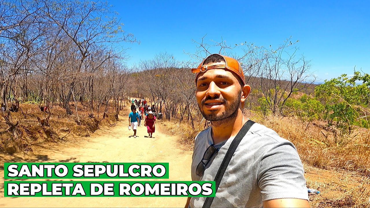 Santo Sepulcro e Colina do Horto de Juazeiro do Norte está Repleta de Romeiros
