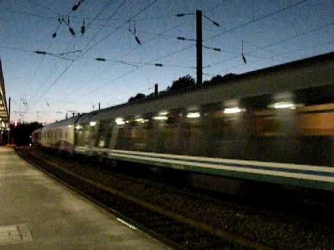 Train de nuit 227 Paris Rome à Mouchard - YouTube