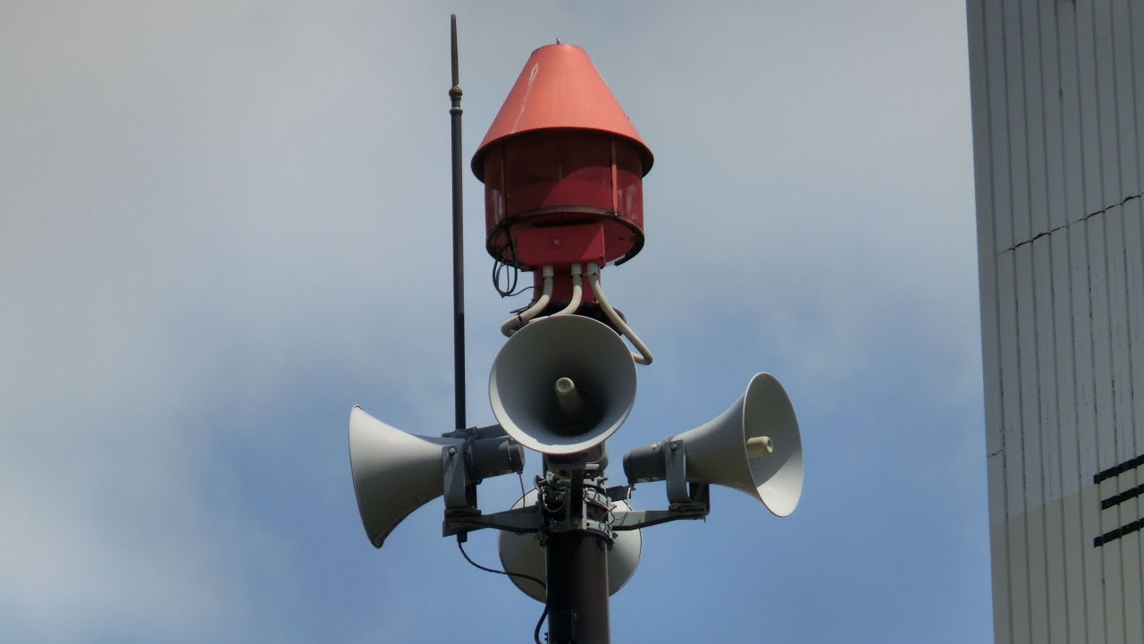 防災行政無線放送+サイレン　福井県福井市田原公園　11時58分サイレン吹鳴の予告放送+12時モーターサイレン吹鳴