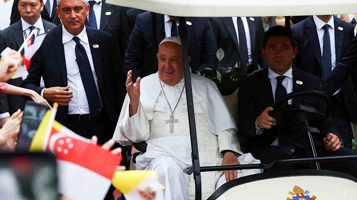LIVE: Pope Francis arrives in Singapore
