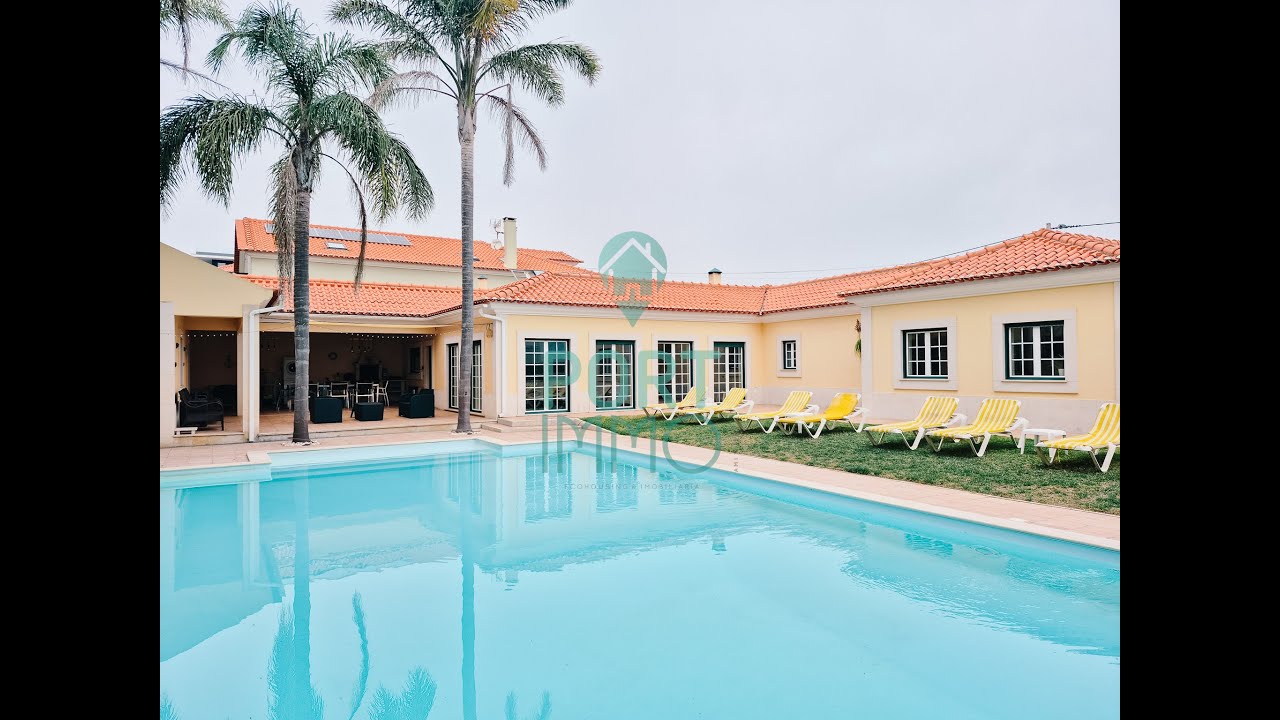 Luxury Portuguese villa with pool and garden near the beach in São Martinho . #portugalrealestate