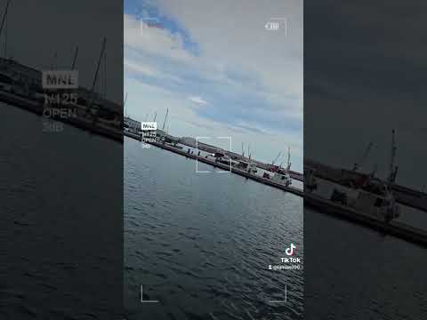 السعادة كالشمس كلما تقدمنا منها ألقت بظل متاعبها خلفنا