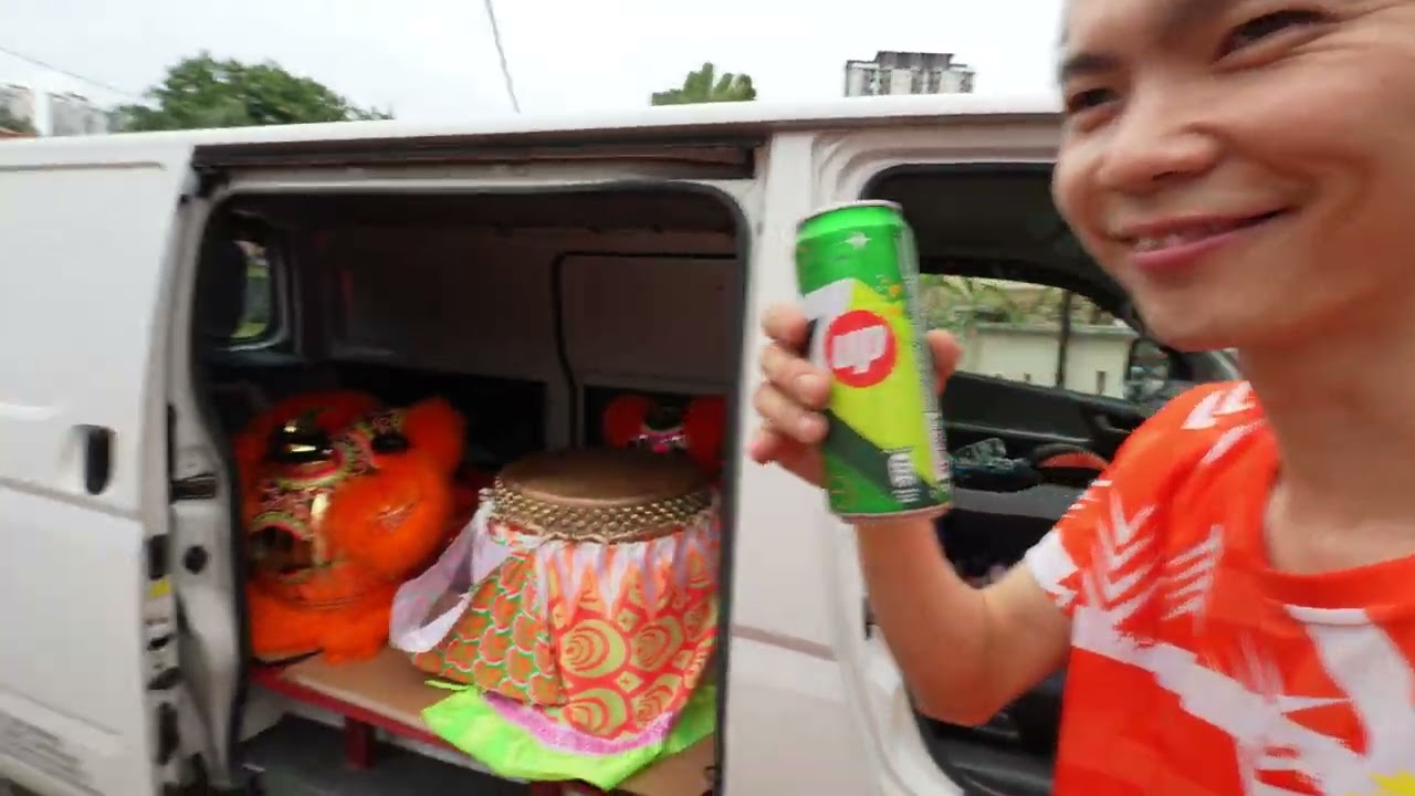 到了农历新年小黑还有另一个身份就是舞狮人