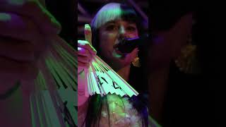 3 minutes of   La vie est belle