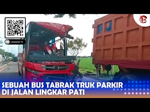 SEBUAH BUS TABRAK TRUK PARKIR DI JALAN LINGKAR PATI