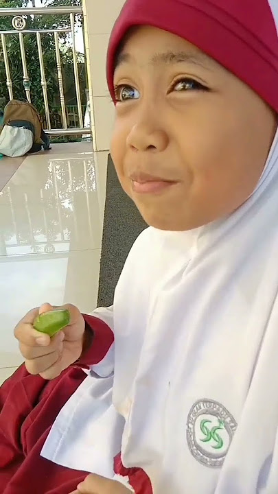 Makan belimbing wuluh ngiler, belimbing wuluh asem, belimbing wuluh enak#belimbingmadu #belimbing