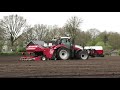 Aardappels poten met een steyr 4135 cvt miedema cp 42