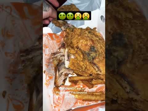 Girl got a fried rat instead of chicken 🤮🤮🤢🤢😳😳🤣💀#shorts #popeyes