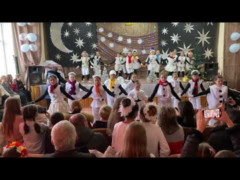 Танець сніговичків 