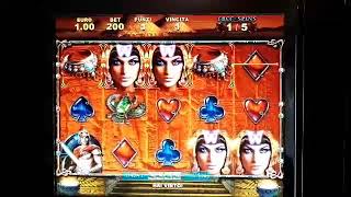 ⁣Queen of empire slot