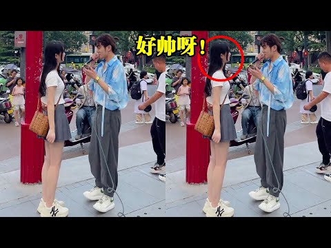 街头歌手被美女点歌，一开口动听的歌声把小姐姐都唱花痴了！