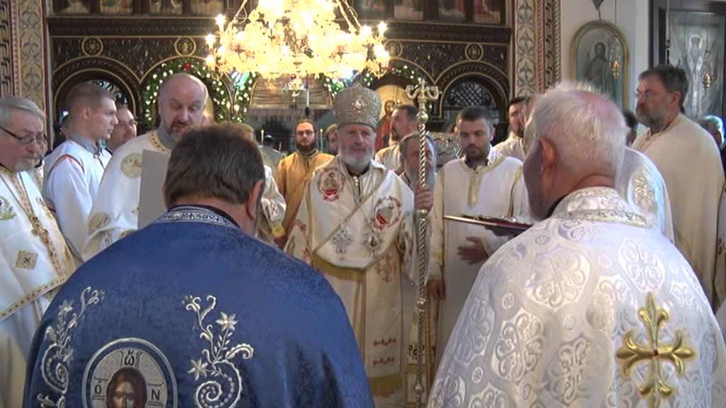Vladika braničevski Ignjatije u crkvi Sv. Trojice u Paraćinu