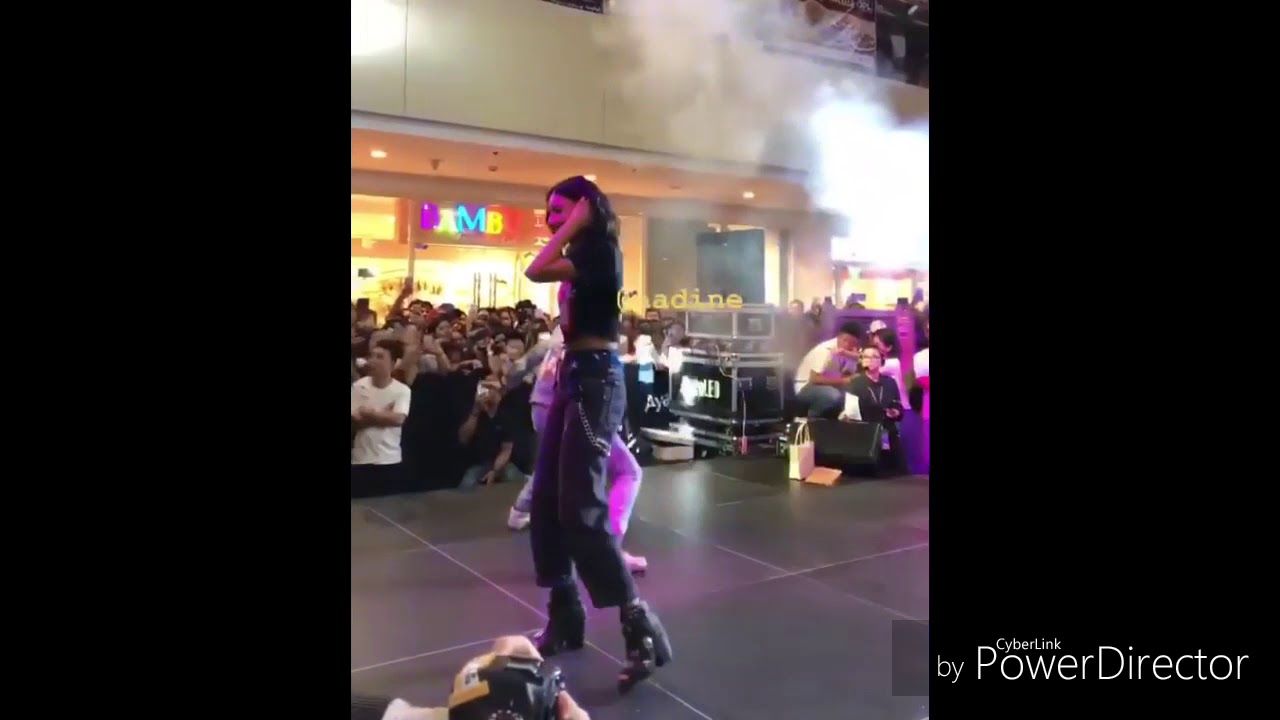 Fanboys spotted! dinumog si Nadine Lustre sa LCCMall Legazpi