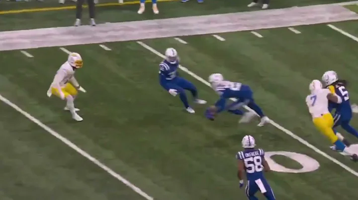 Justin Herbert Throws Interception to Rodney Thoma...