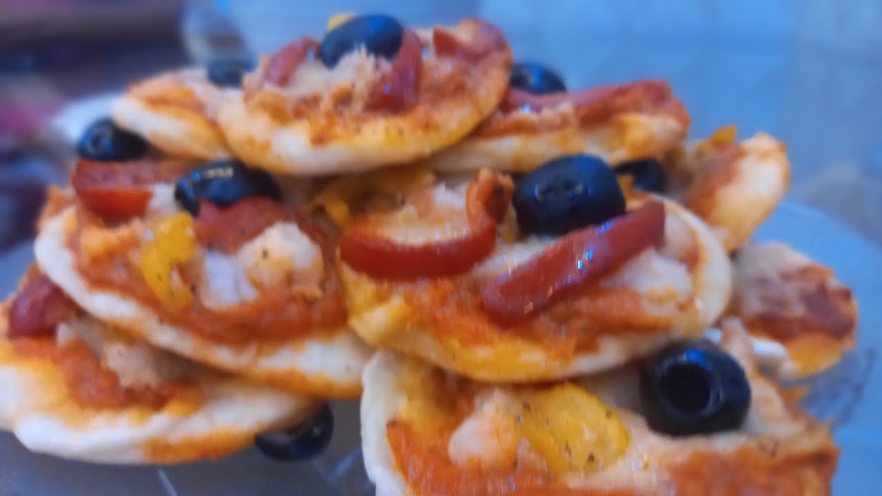 mini pizza à la pôele aux crevettes et au miettes de thon