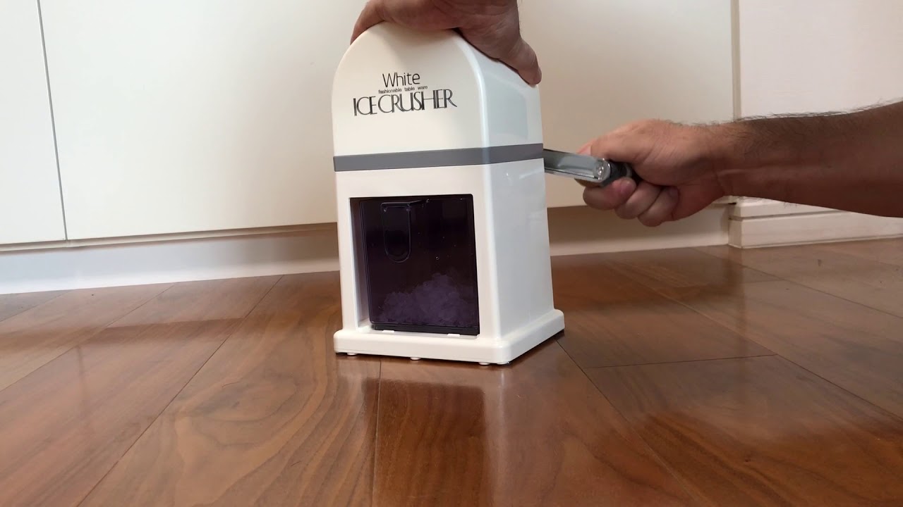 ハンドル回すだけ！ 「クラッシュアイス製造器」で冷え冷えドリンクを