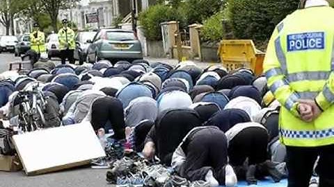 ماشاء الله على روعة صوت الشيخ خالد الجليل وتلاوة قرأنية روعة