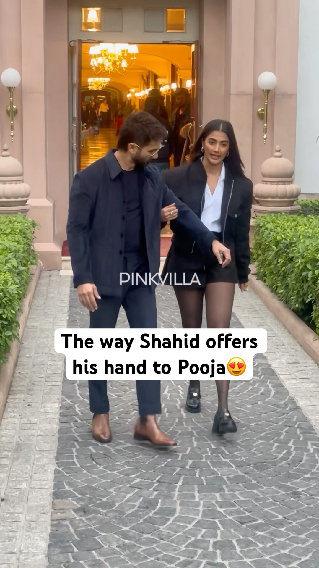 Shahid Kapoor is such a GENTLEMAN? | Pooja Hegde | #shorts #bollywood #shahidkapoor #poojahegde
