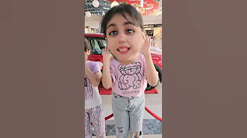 هيلين وهيفي وسيدرا عند السيارة الحمرا 
