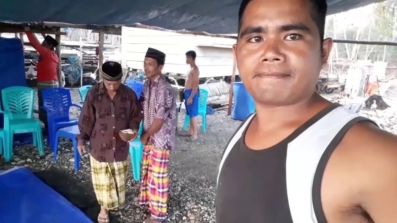 Prosesi sedekah laut oleh masyarakat kelurahan lakambau,Buton selatan
