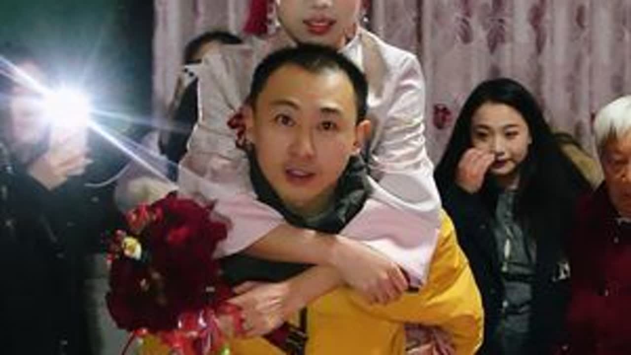 #跟拍摄影2026第一集，全程拍摄都下着大雨、设备都差点拍报废、天公赐雨，润泽新人，愿你们的爱如这场雨，热烈真挚，绵延不绝#婚礼跟拍