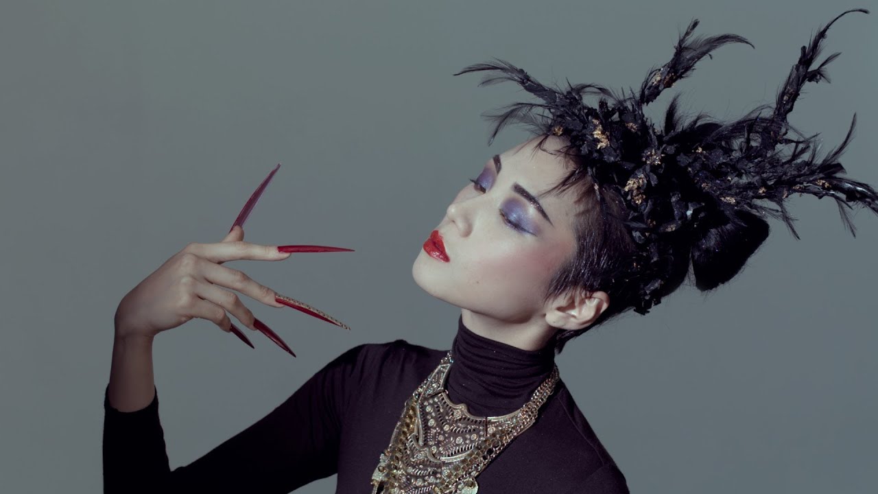 セルジュルタンスに憧れて』 hommage to SERGE LUTENS - YouTube