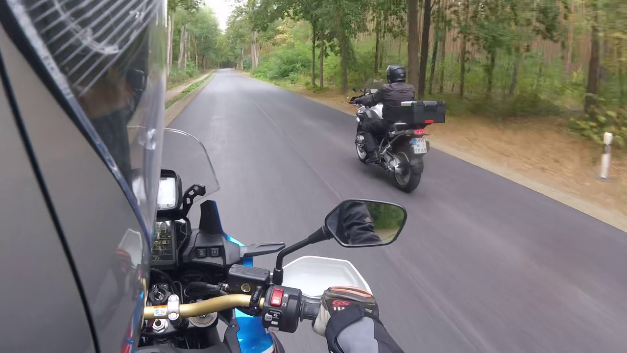 africa twin vs bmw r1250gs