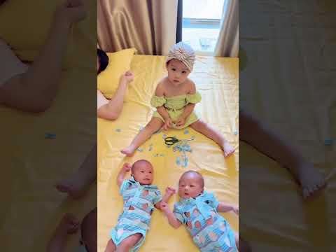 Dad Was Asleep,Sister Cut Off Twin Brother's Clothes#cutebaby #funny #baby#babysitting#fatherlove