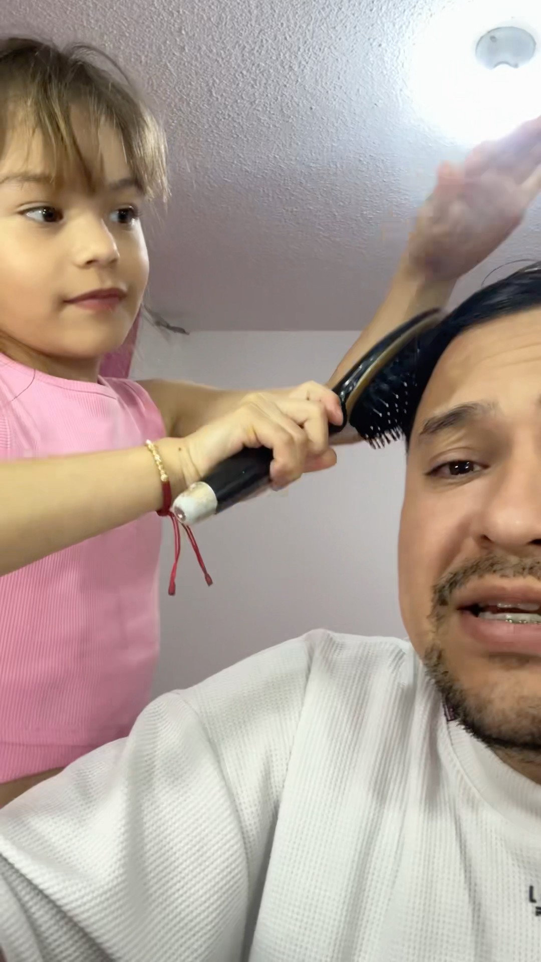 Peinando a papá Ibáñez #humor #cosasdefamilia #comedia #humorfamiliar #funny #cosasdemamas #shortvir