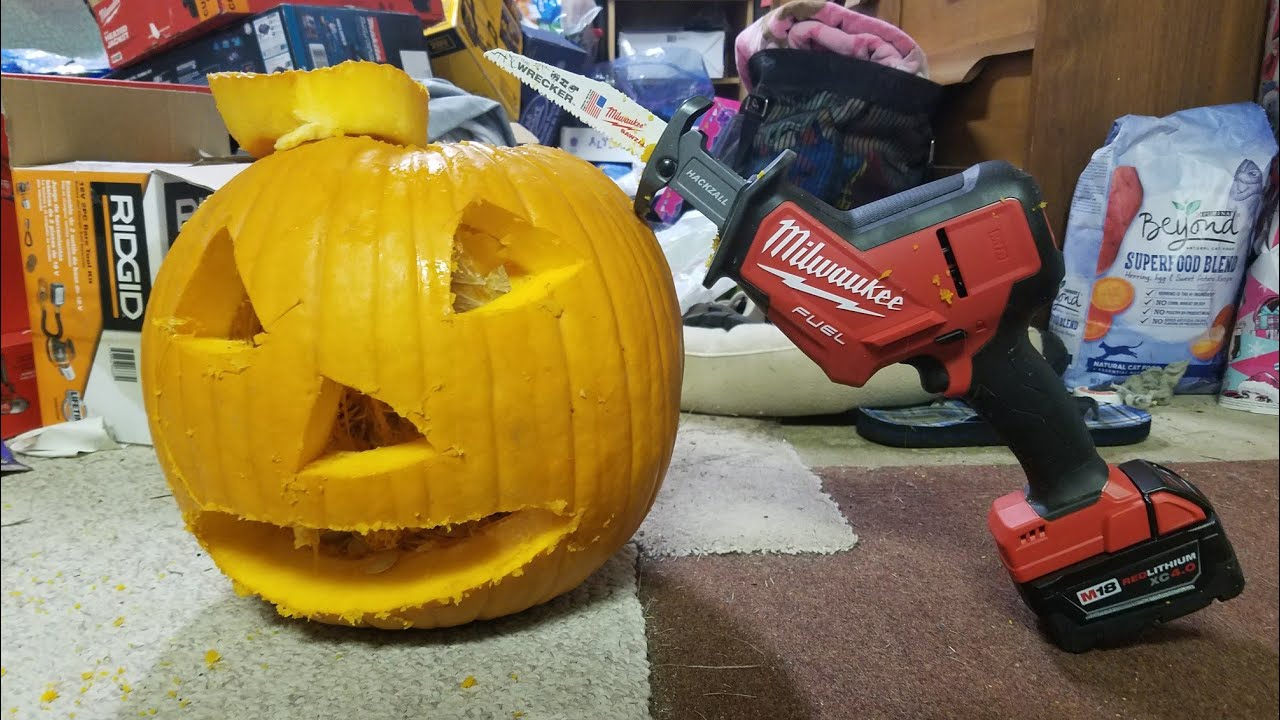 Milwaukee M18 Fuel Brushless Hackzall (2719) Carving a Pumpkin