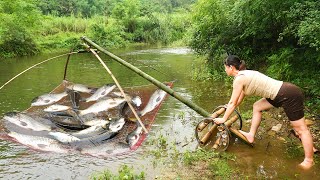Unique Fishing Technique From Village Girl / Survival skills, top video fishing