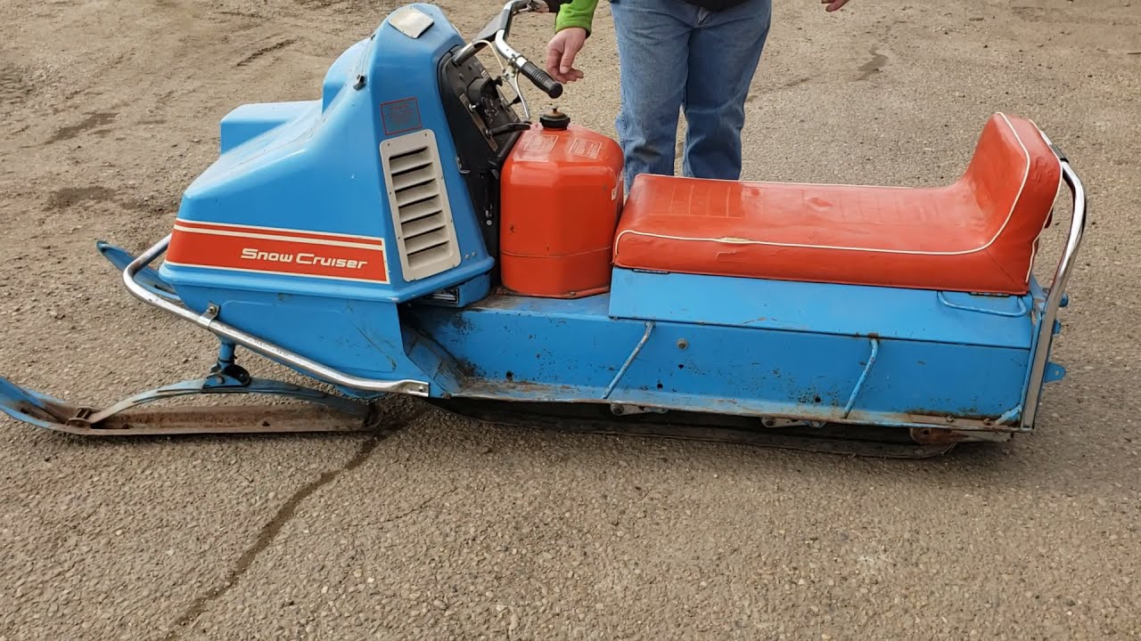 1970 Snow Cruiser Snow Mobile Model C2000 (Runs & Drives) (Has Reverse