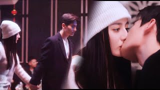 💖高冷禁慾男神破戒名場面，眾目睽睽下強吻求愛：“除了你我誰都不要”💕#你是我的荣耀#迪丽热巴#杨洋#剧有料#电竞#chinesedrama ​#爱情#甜宠