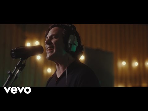 Смотреть клип Jack Savoretti - Dancing Through The Rain