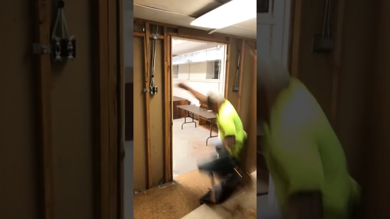 How to properly remove a door