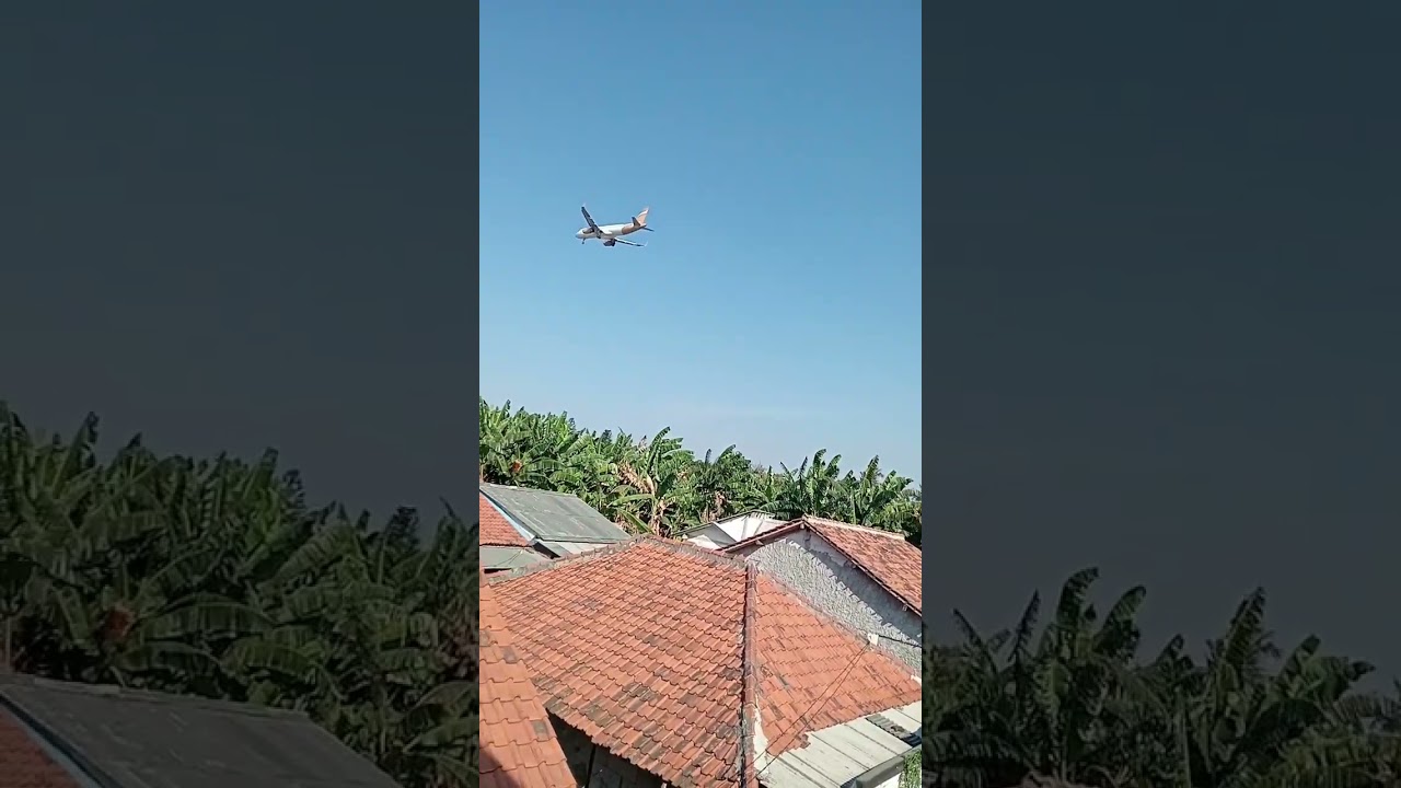 Pesawat Batik Air ID6891 Landing Runway Bandara Soekarno-Hatta (Live dari lantai 2 Rumah)