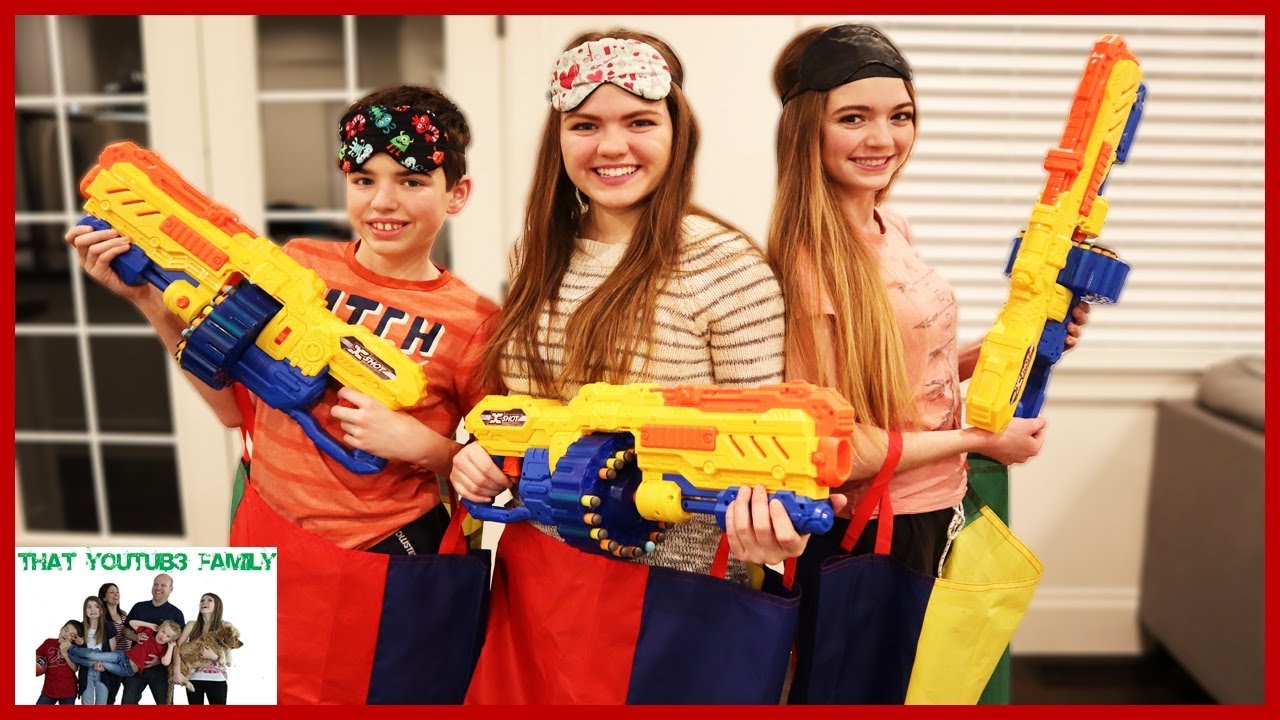 Blindfolded Blaster Sack Battle / That YouTub3 Family I Family Channel