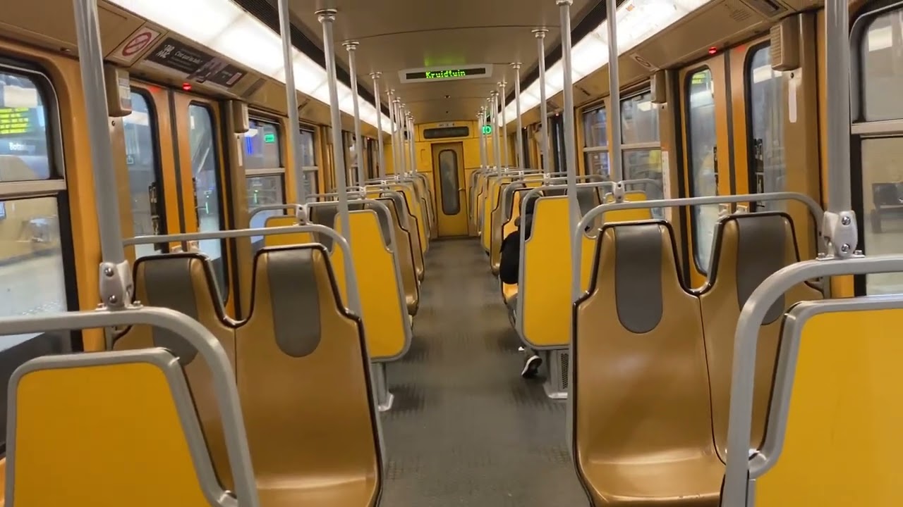 Brussels metro ride from Botanique to Rogier/ Métro de Bruxelles, Brusselse metro