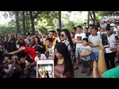 中國鄭州現“網紅”一條街   助力草根一夜爆紅