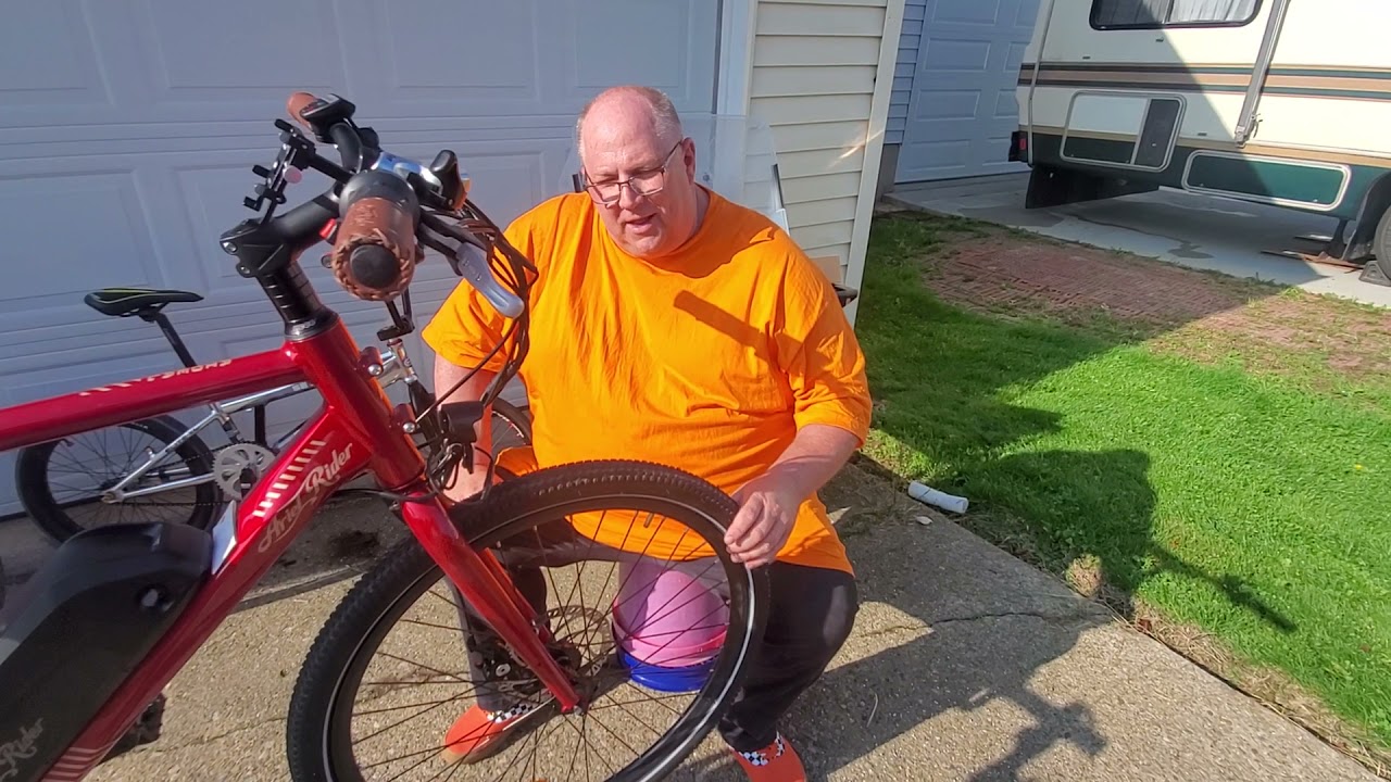 How to tighten spokes on any bicycle. This Rideal Ariel Rider came with lose spokes and cranks!