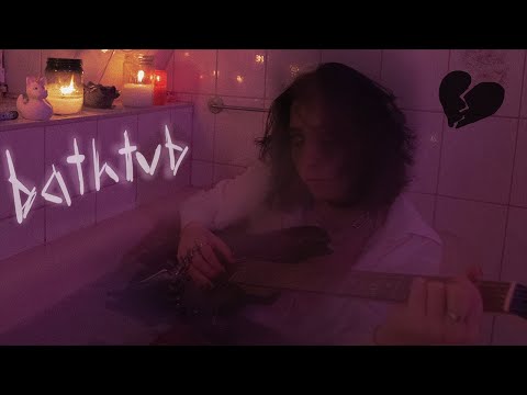 cloudy - bathtub [Official Music Video]