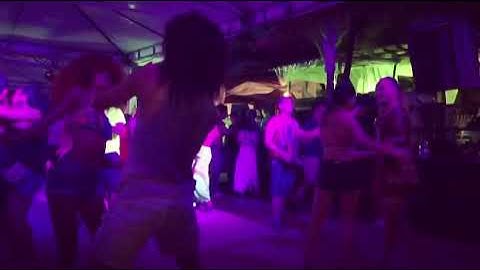 Ou Le - Lambada Safira and Igor - Porto Seguro, Brasil