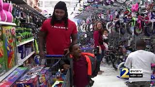 Falcons defensive linemen take kids shopping for Christmas